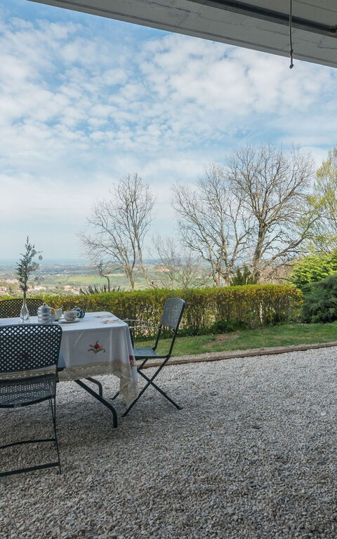 La Nocciola: Eksteriør, Utendørs, Visningar