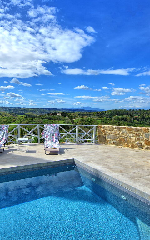 Santo Stefano: basseng, Utendørs