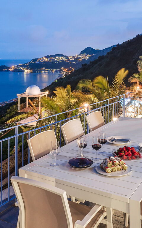 Buena Vista: Eksteriør, Utendørs, Visningar