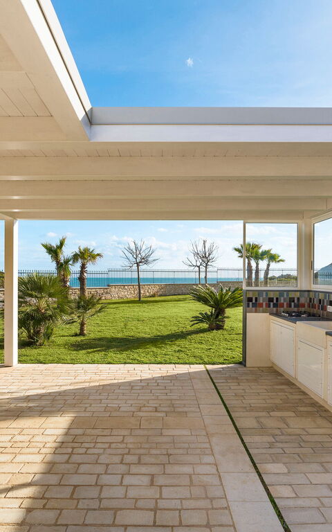 Villa Azulea: Balkong / terrasse / uteplass, Hage