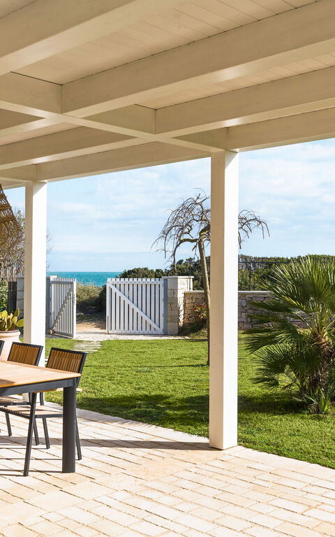 Villa Azulea: Balkong / terrasse / uteplass, Hage