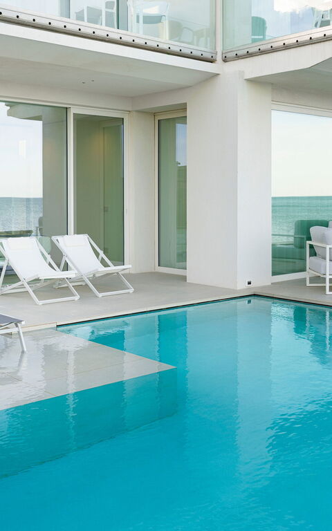 Bedda Matri: basseng, Eksteriør, Utendørs