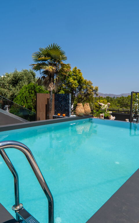 John Residence: basseng, Utendørs