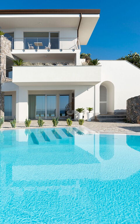 Baya Bella: basseng, Eksteriør, Utendørs