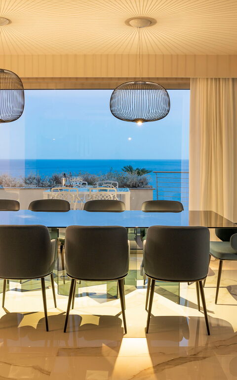 Baya Bella: Lunsjrom