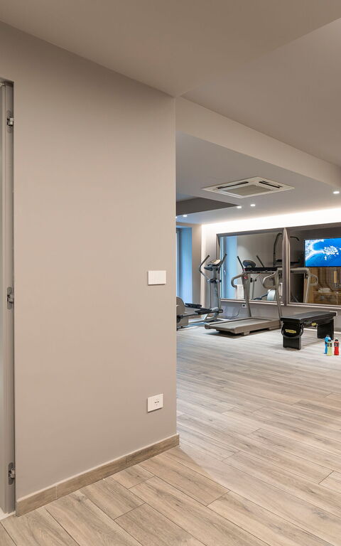 Baya Bella: Aktiviteter, Annet rom, Velferd