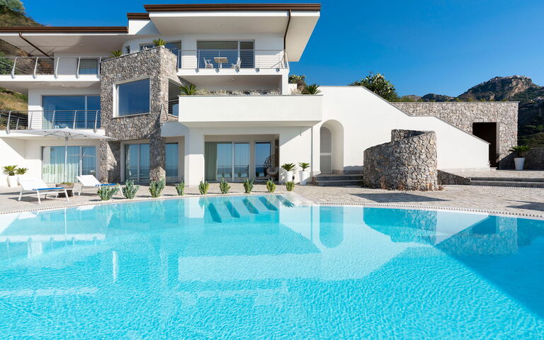 Baya Bella: basseng, Eksteriør, Utendørs