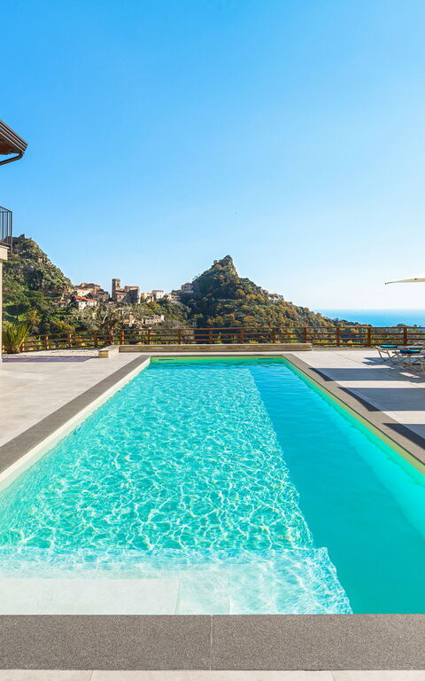 Zagara Bianca: basseng, Eksteriør, Utendørs