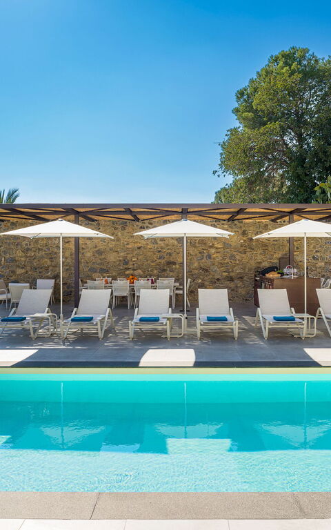 Zagara Bianca: basseng, Eksteriør, Utendørs