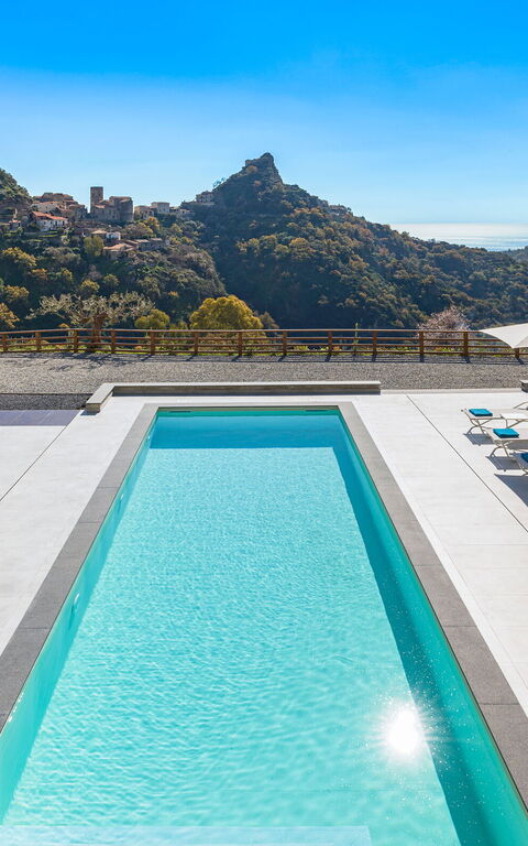 Zagara Bianca: basseng, Eksteriør, Utendørs