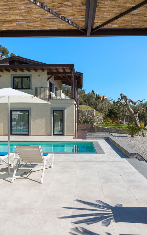 Zagara Bianca: basseng, Eksteriør, Utendørs