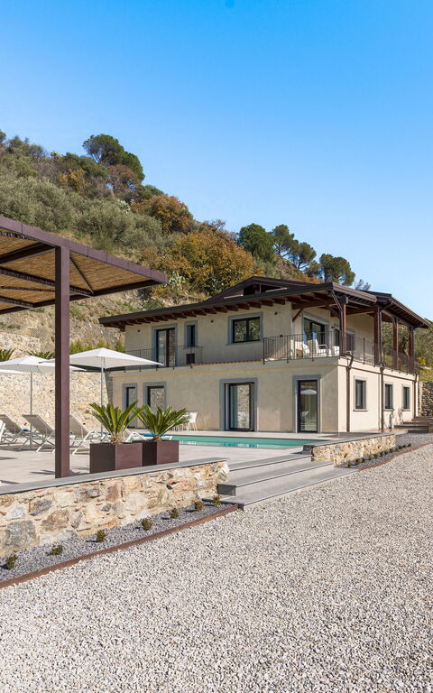 Zagara Bianca: Eksteriør, Utendørs