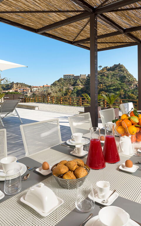 Zagara Bianca: Eksteriør, Mat, Utendørs, Visningar