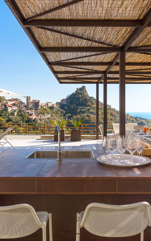 Zagara Bianca: Eksteriør, Utendørs