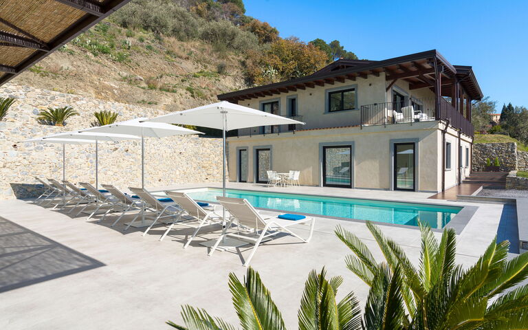 Zagara Bianca: Eksteriør, Utendørs