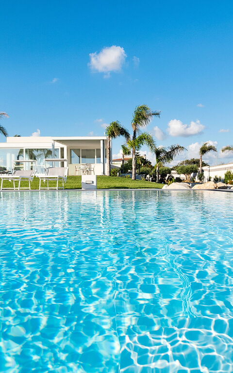 Diantha: basseng, Eksteriør, Utendørs