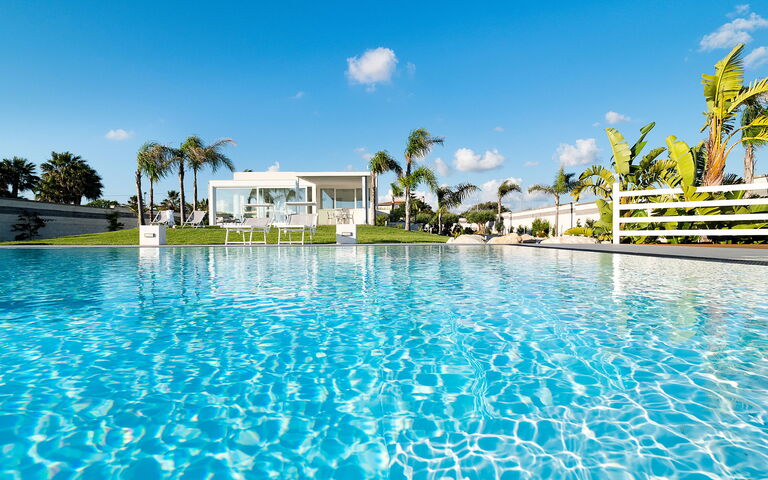 Diantha: basseng, Eksteriør, Utendørs