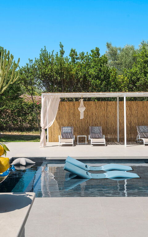 Pigna Blue: basseng, Eksteriør, Utendørs