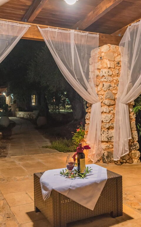 Villa Astrea: Balkong / terrasse / uteplass, Hage, Utendørs