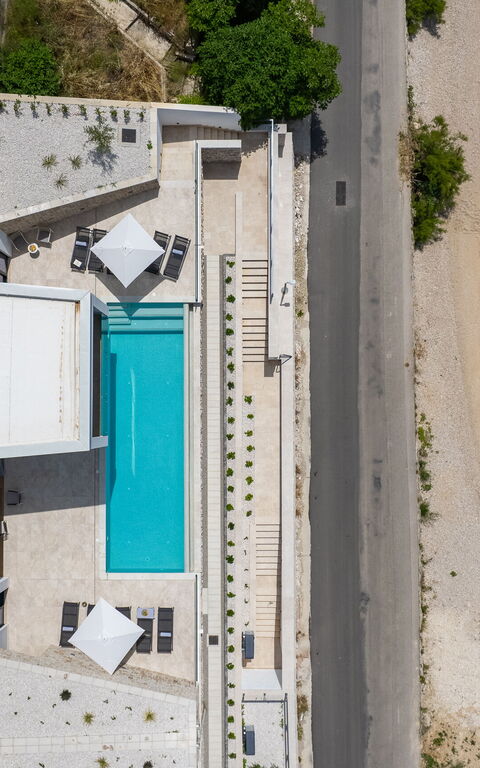 Villa Loma: basseng, Eksteriør, Visningar