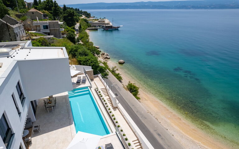 Villa Loma: basseng, Eksteriør, Visningar