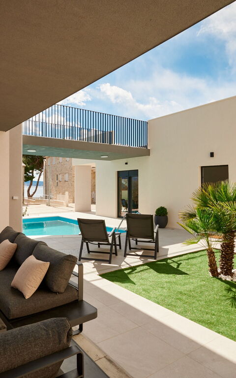 Villa Stella: basseng, Utendørs