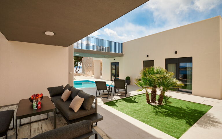 Villa Stella: basseng, Utendørs