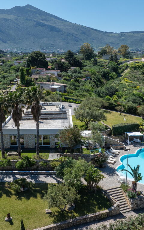 Villa Demetra: basseng, Hage, Visningar