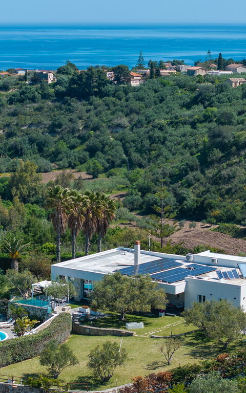 Villa Demetra: basseng, Hage, Visningar