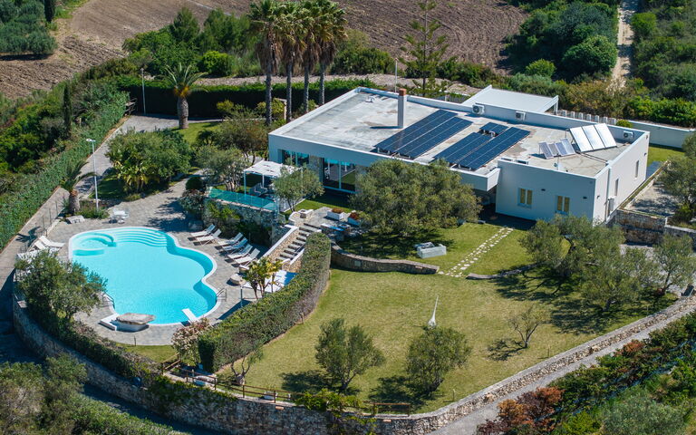 Villa Demetra: basseng, Hage