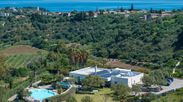 Villa Demetra: basseng, Hage, Visningar
