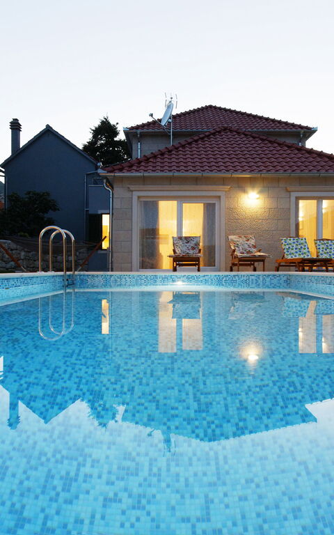 Villa Zupa: basseng, Eksteriør