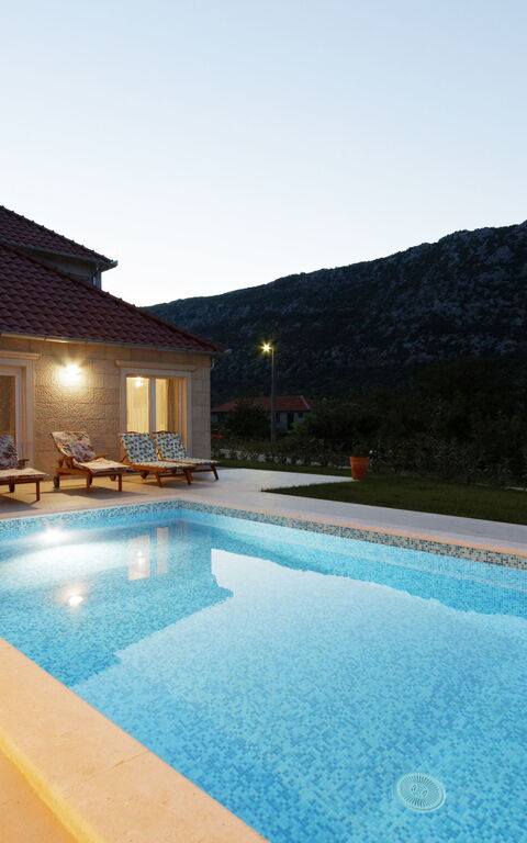 Villa Zupa: basseng, Eksteriør