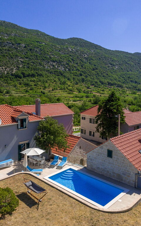 Villa Roglic: basseng, Eksteriør