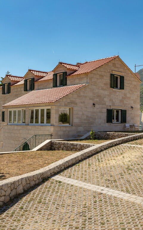 Villa Roglic: Eksteriør, Hage