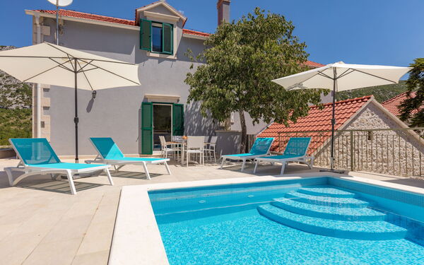 Villa Roglic: basseng, Utendørs