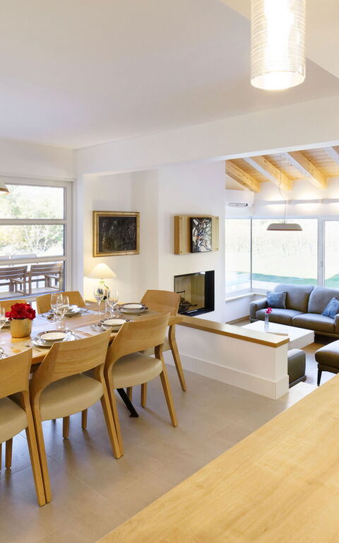 Villa Jure: Lunsjrom, Stue