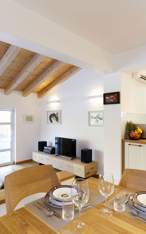 Villa Jure: Kjøkken, Lunsjrom, Stue