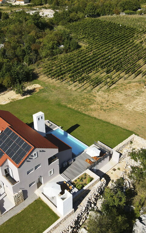 Villa Jure: Eksteriør