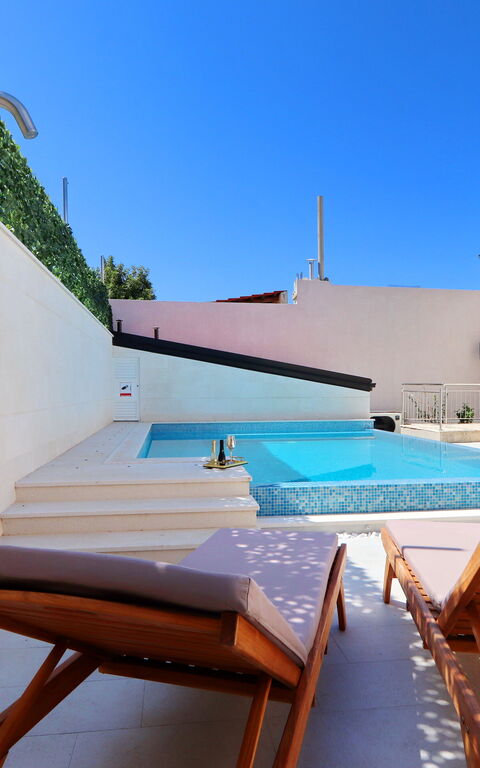 Villa Emerald: basseng, Eksteriør