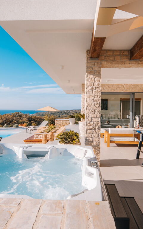 Villa Steropa: Balkong / terrasse / uteplass, basseng, boblebad, Eksteriør, Utendørs