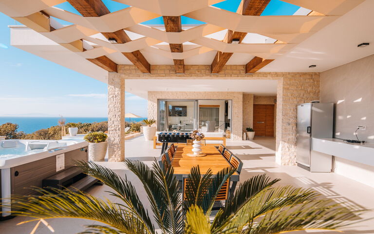 Villa Steropa: Balkong / terrasse / uteplass, basseng, boblebad, Eksteriør, Utendørs