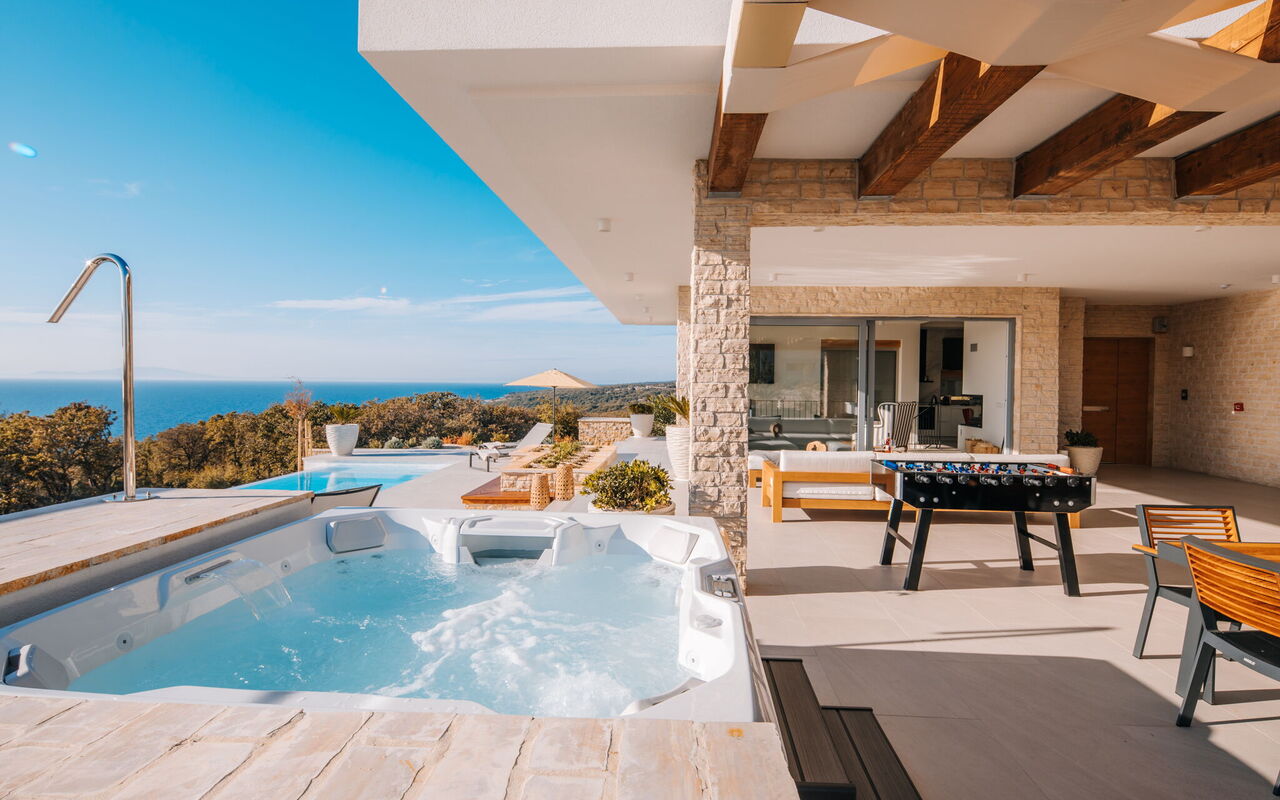 Villa Steropa: Balkong / terrasse / uteplass, basseng, boblebad, Eksteriør, Utendørs