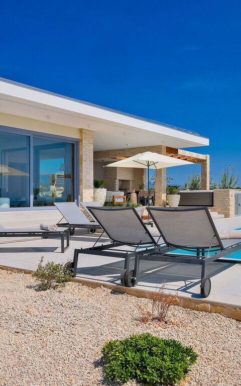 Villa Kelena: Balkong / terrasse / uteplass, basseng, Eksteriør, Hovedinngang, Utendørs