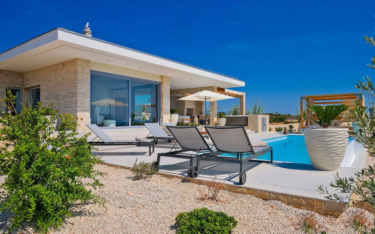 Villa Kelena: Balkong / terrasse / uteplass, basseng, Eksteriør, Hovedinngang, Utendørs