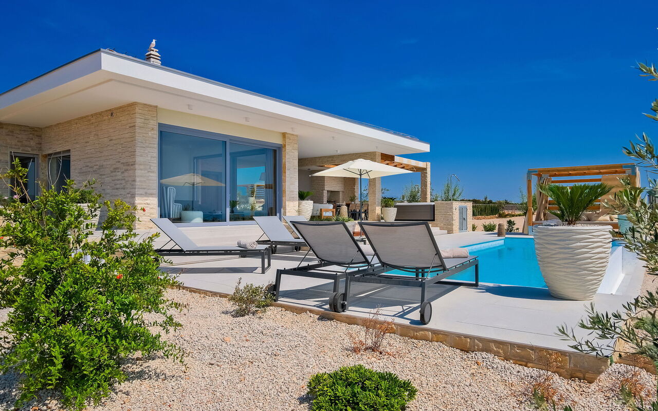 Villa Elektra: Balkong / terrasse / uteplass, basseng, Eksteriør, Utendørs