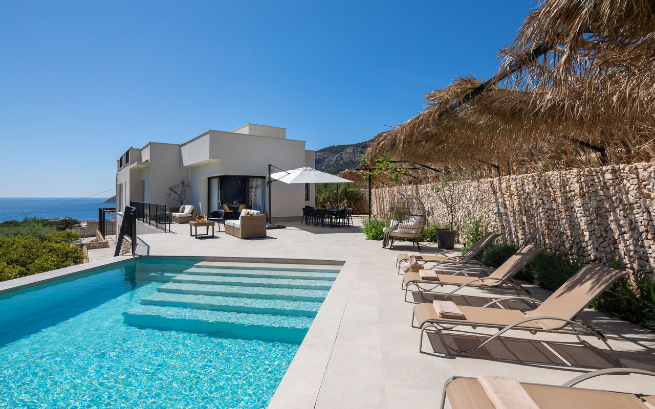 Villa Vivere: Balkong / terrasse / uteplass, basseng, Eksteriør, Utendørs, Visningar