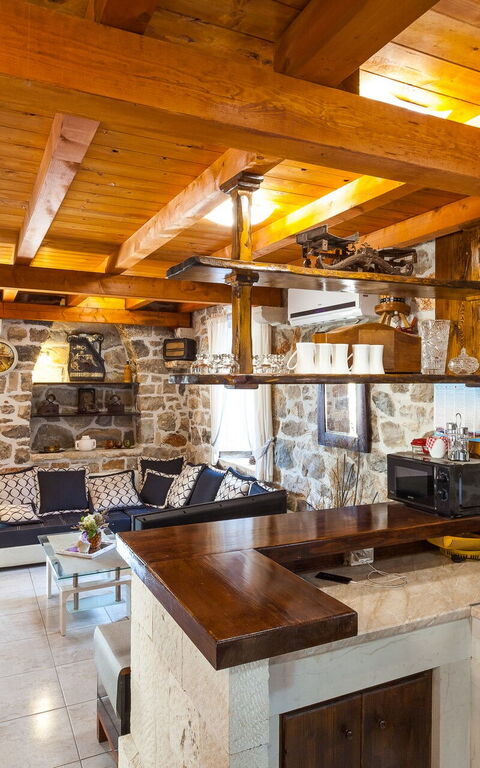 Villa Azurit: Kjøkken, Stue