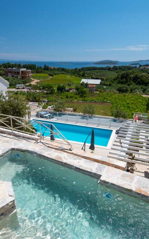 Villa Azurit: basseng, Eksteriør