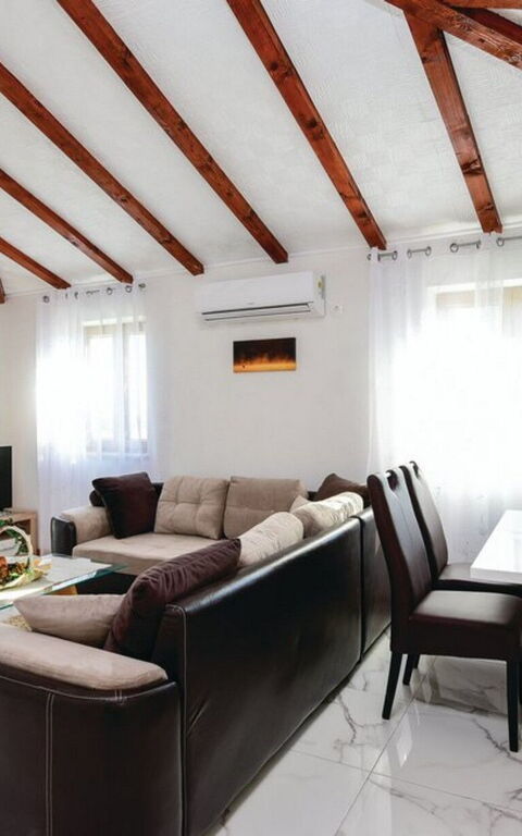 Villa Azurit: Lunsjrom, Stue